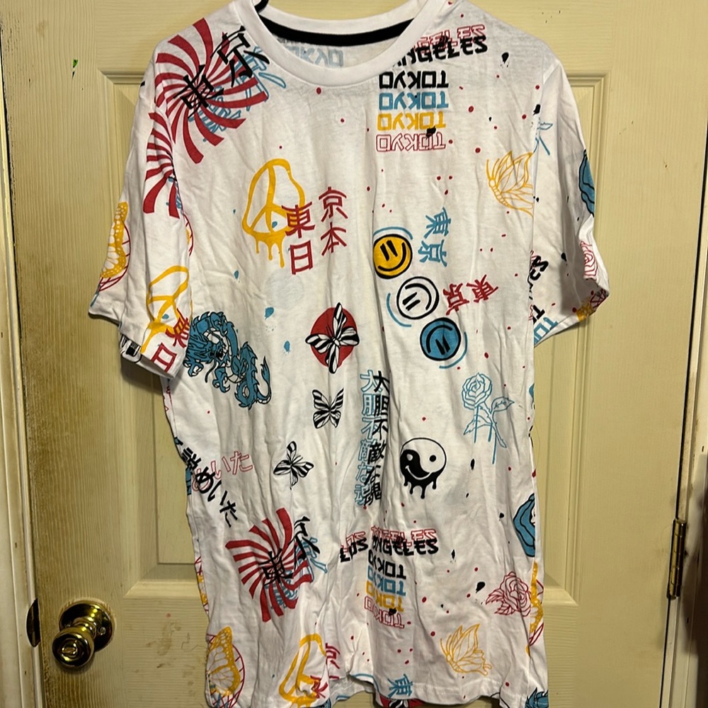 NWOT Men’s White Graphic T Shirt